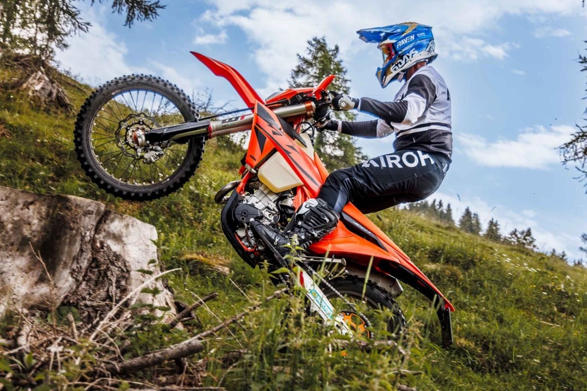 Airoh 6Days Italia 2025: due caschi senza limiti!